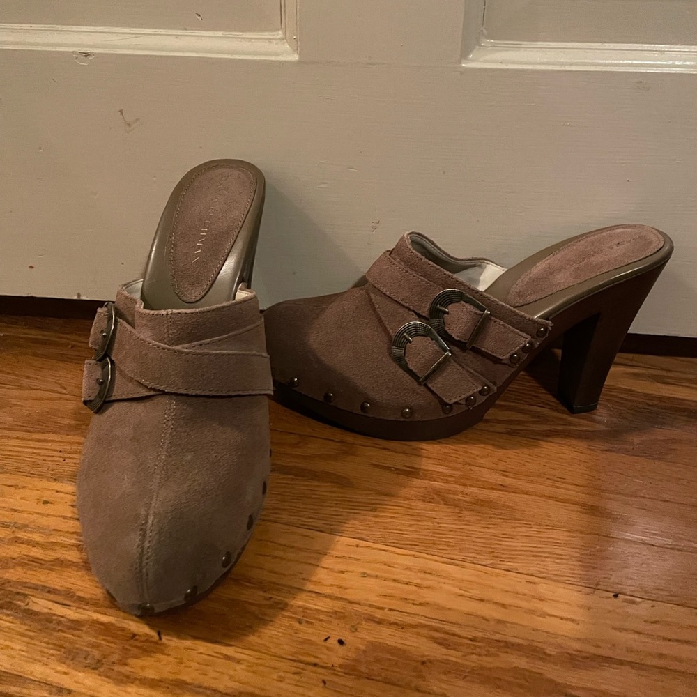 dana buchman loafed heels with embellishments